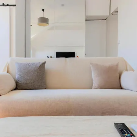 Golden Hugo Premium Golden Square Apartment *